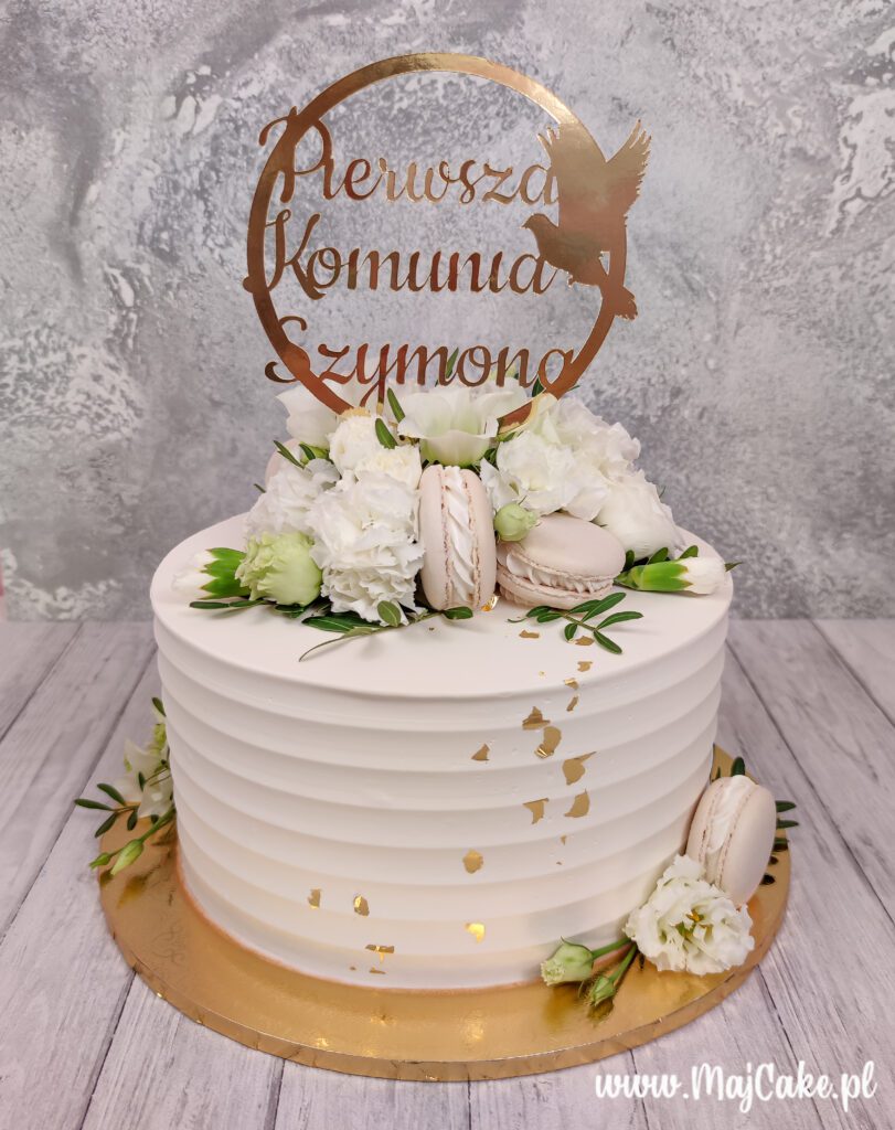 Tort komunijny falbanka z kwiatami i topperem - obrazek 4
