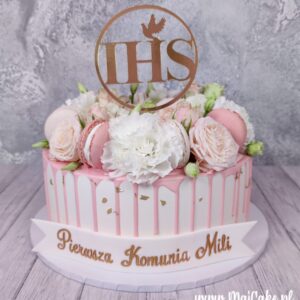 Tort komunijny z dripem, kwiatami i topperem IHS