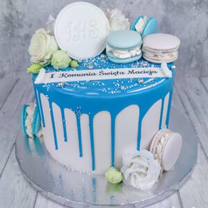 Tort komunijny z dripem, makaronikami i dekoracją IHS